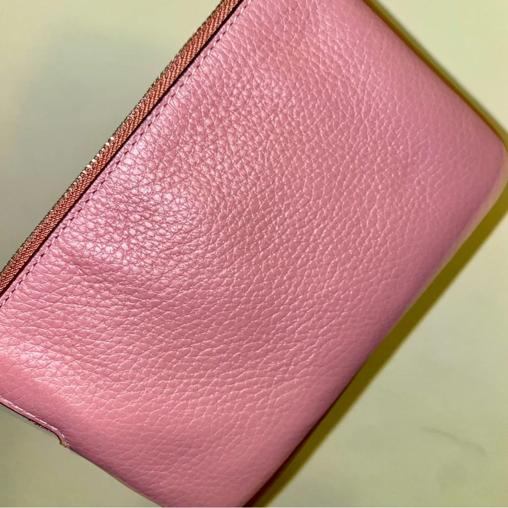 Coach leather Corner Zip Wristlet With Heart Rivets New